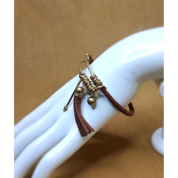 Vintage Jewelry - vintage gold tone leather wrapped meta larrow and tassel hook closure bracelet